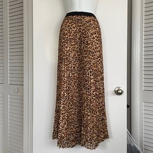 Cheetah print pleated maxi skirt.